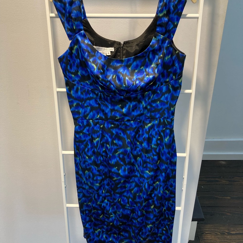 Maggie London. size 8. Scoop neck, floral, cocktail dress